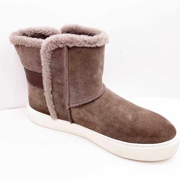 {UGG}AIKA Suede Booties - Picture 4 of 16